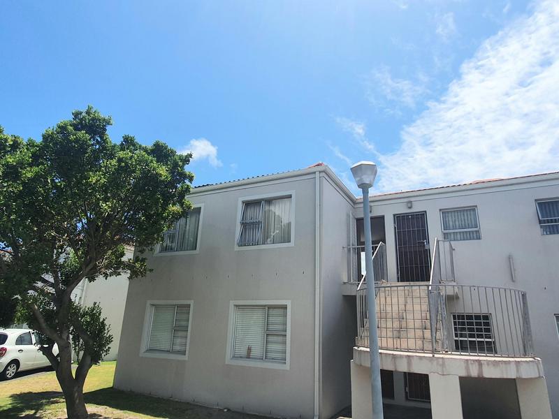 2 Bedroom Property for Sale in Middedorp Western Cape